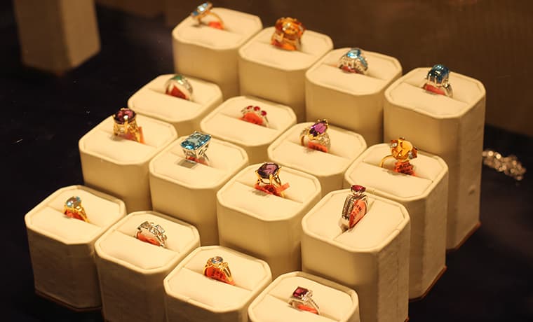 La Galerie Chromatique — gemstone ring collection