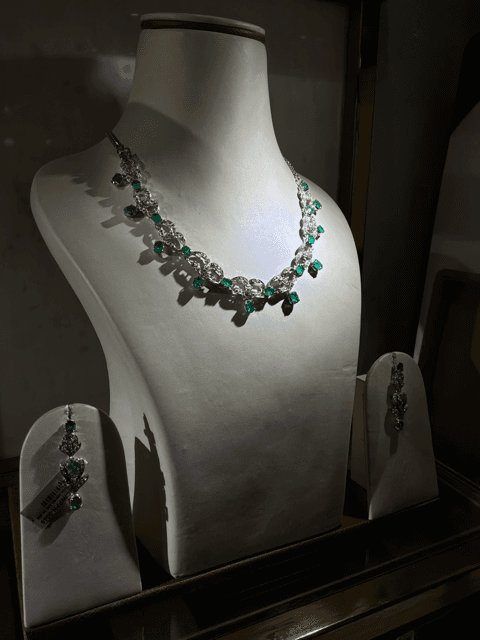 Zaffiro Verde — emerald drops and diamonds