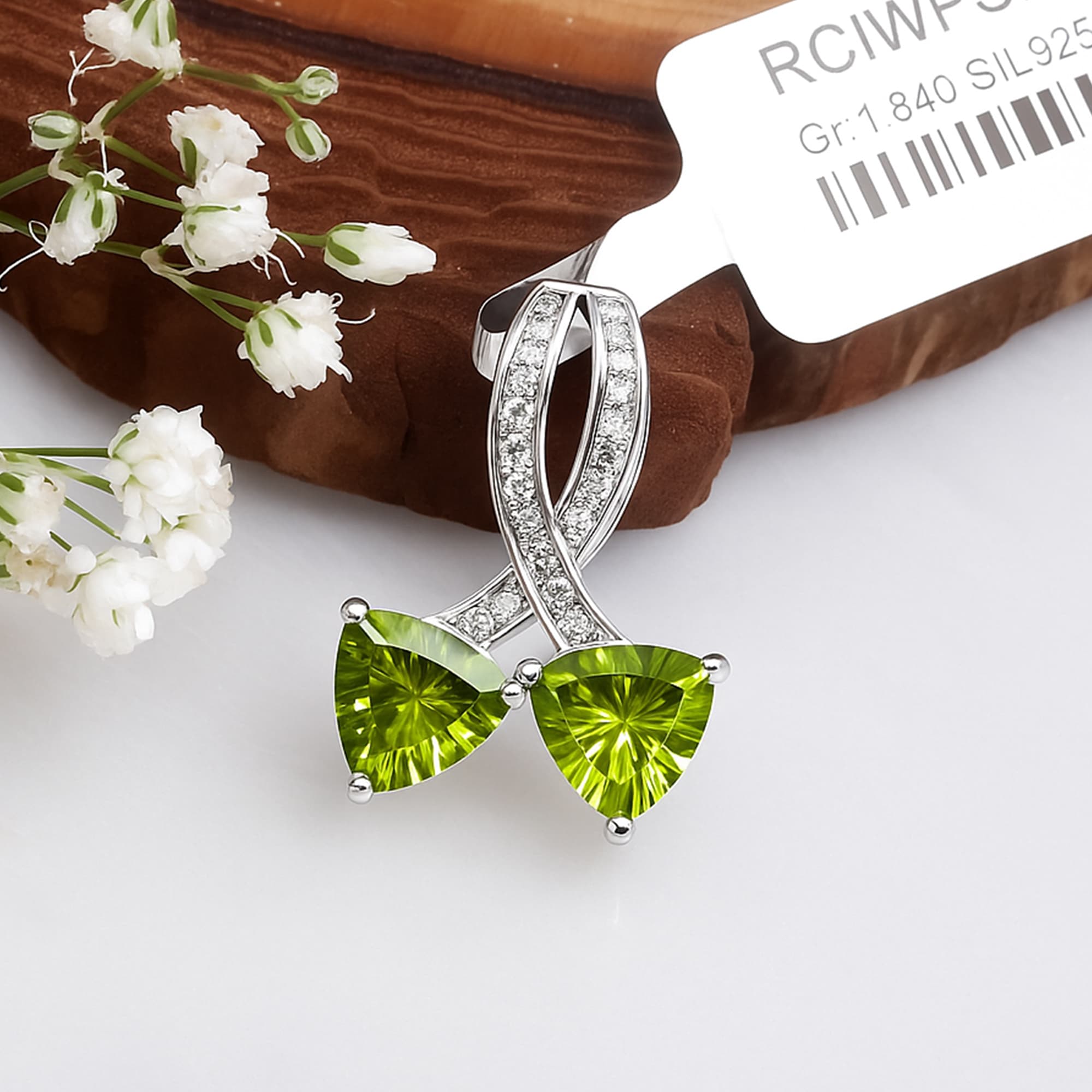 Verdant Glow Peridot Leaf Pendant