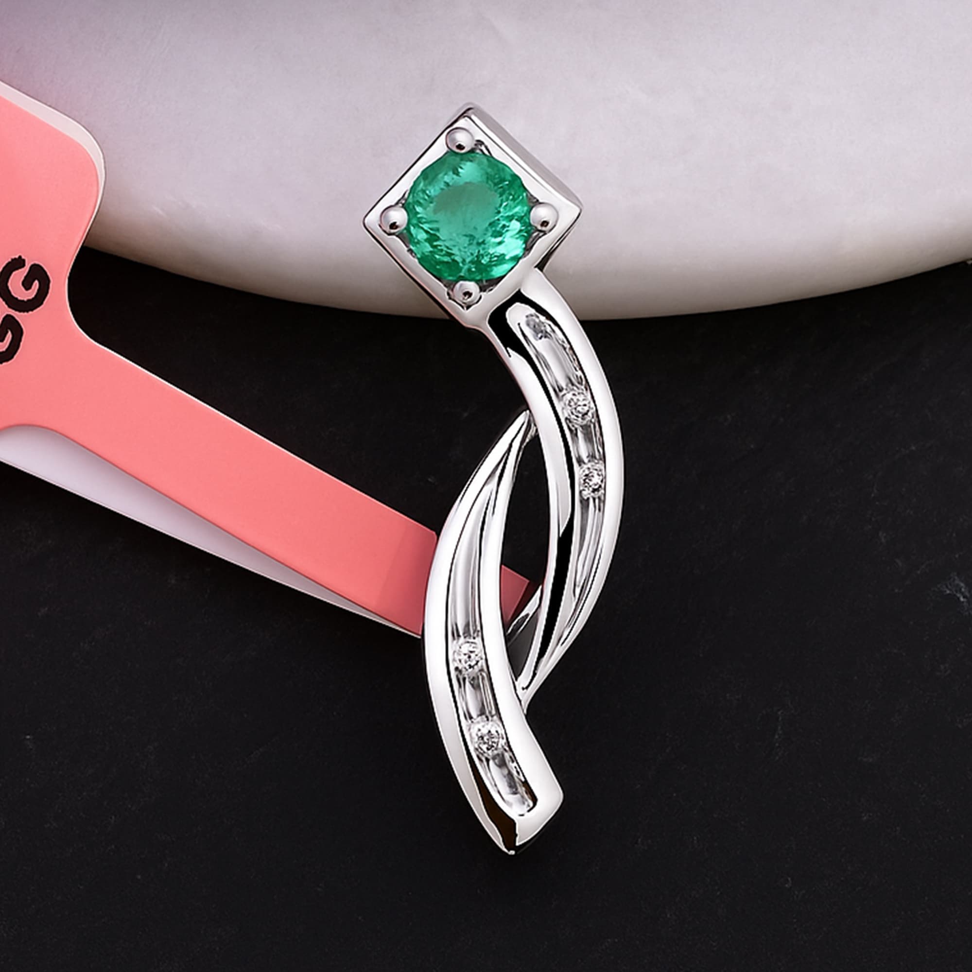 Emerald Twist Grace Pendant